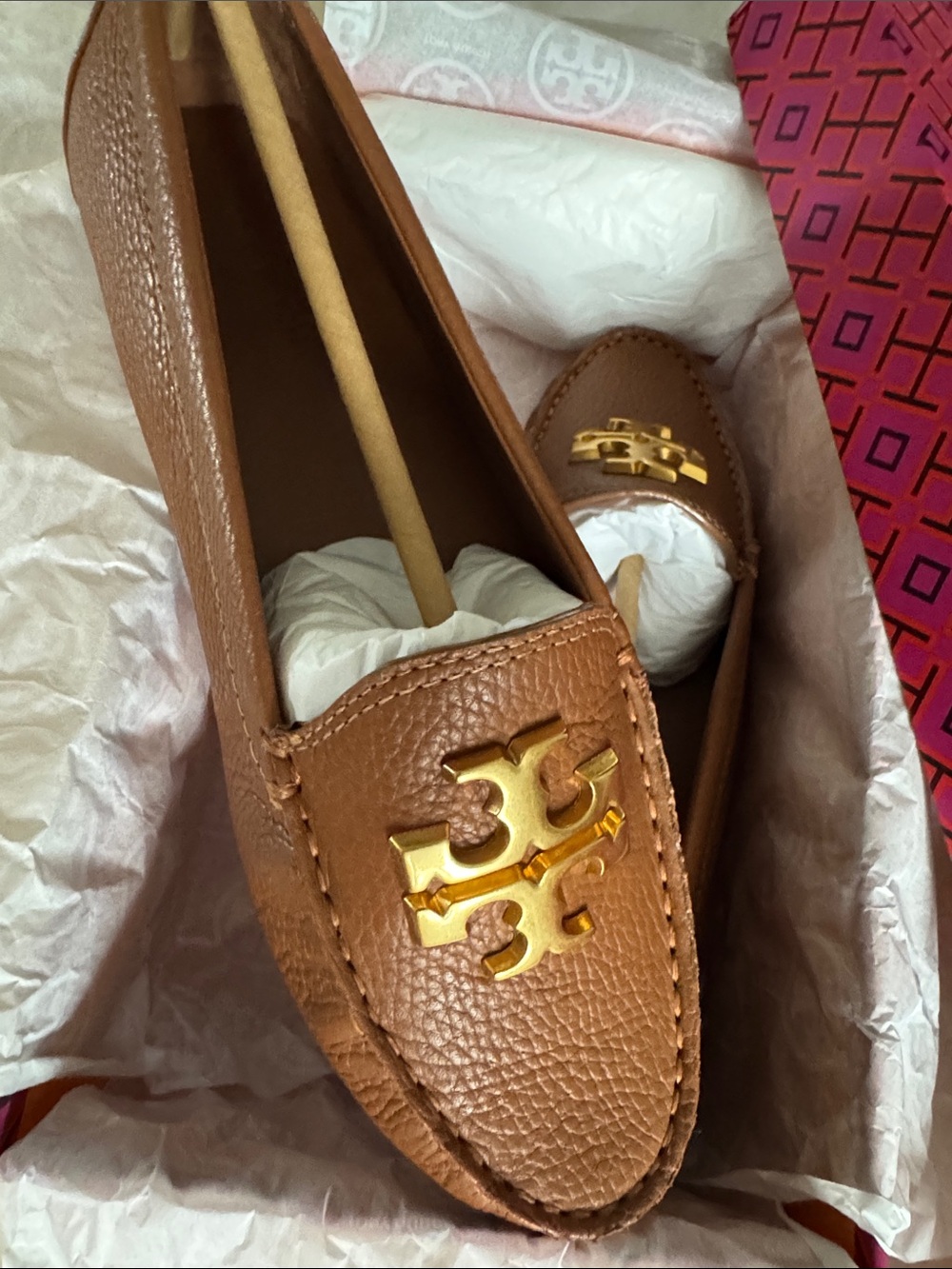Tory Burch Everly Driver Tumbled Brown Leather Loafers with Gold Logo Hardware - Picture 2 of 3
